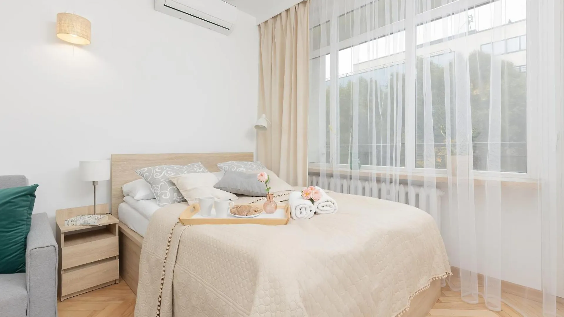 Bright Apartment Warsaw Srodmiescie By Noclegi Renters 0*,
