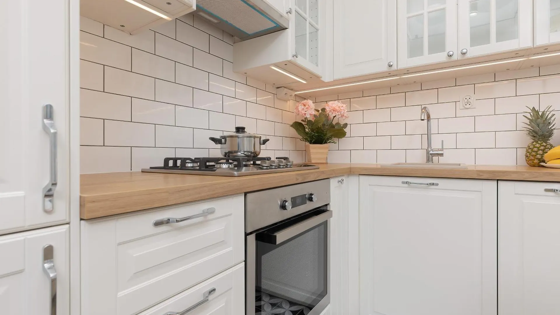 Bright Apartment Warsaw Srodmiescie By Noclegi Renters